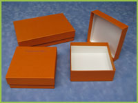 Boîtes cloches en carton compact