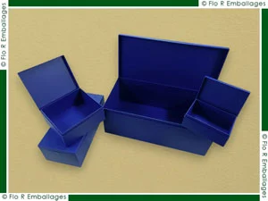 Boîtiers à gorge avec couvercle à charnière, fabrication en petites et moyennes quantités, habillage intérieur/extérieur papier bleu sans impression