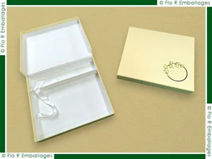 Coffrets carton pour photographe (photos de mariage...), nous proposons la fabrication de ce type de coffret en format totalement sur-mesure, sans minimum de quantité pour une commande