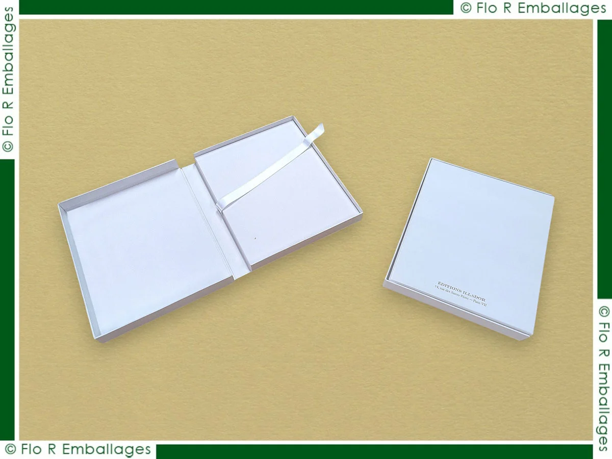 Coffret carton pour book photo avec ruban tirette, idéal pour tirages photographiques, books mariage et présentation élégante de photos professionnelles. Fabrication sur-mesure sans minimum