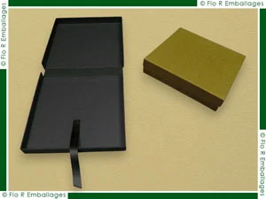 Miniature boîte carton leporello portfolio habillé toile noire avec ruban tirette