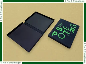 Miniature coffret carton livre d’art habillé toile noire avec sérigraphie verte