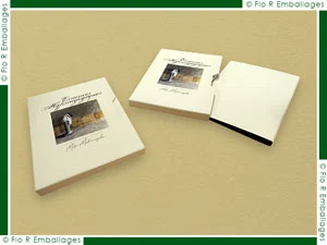 Fourreaux fabriqués en carton compact rigide, finition avec impression et préhenseur
